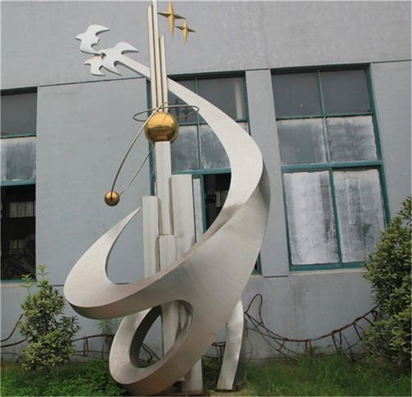 政府廣場(chǎng)雕塑.jpg