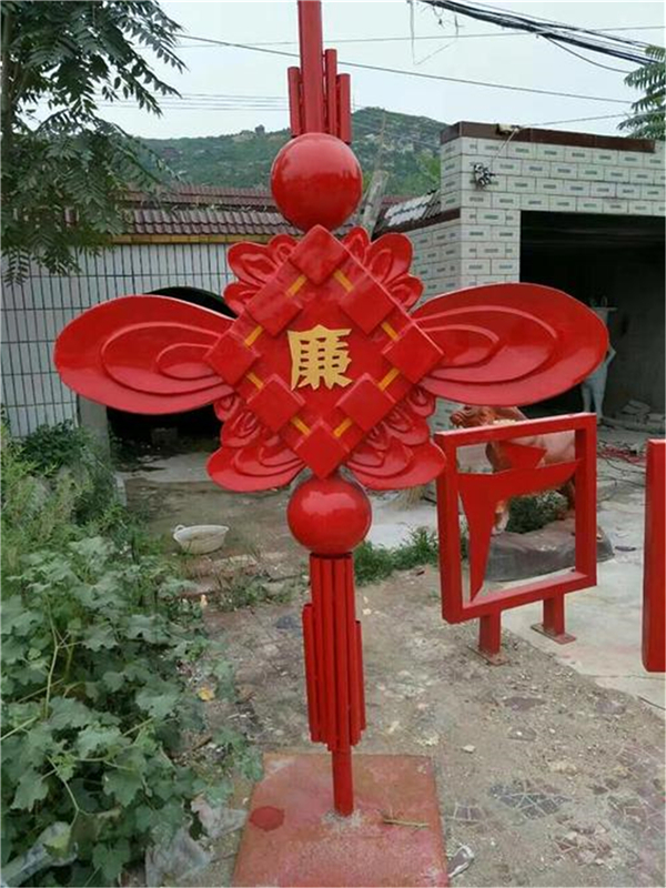 中國(guó)結(jié)銅雕塑.jpg