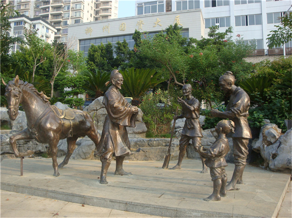 生產(chǎn)步行街民俗雕塑.jpg