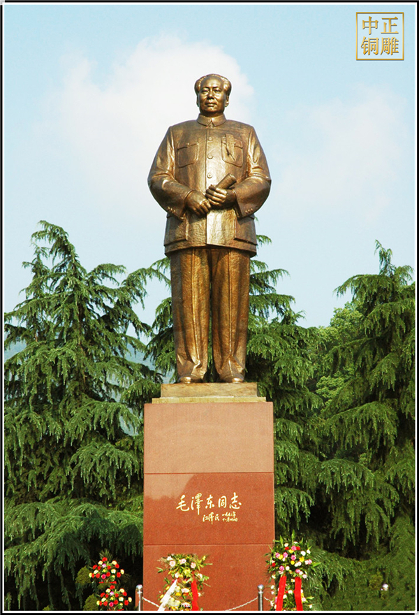2米高澤東雕塑.jpg