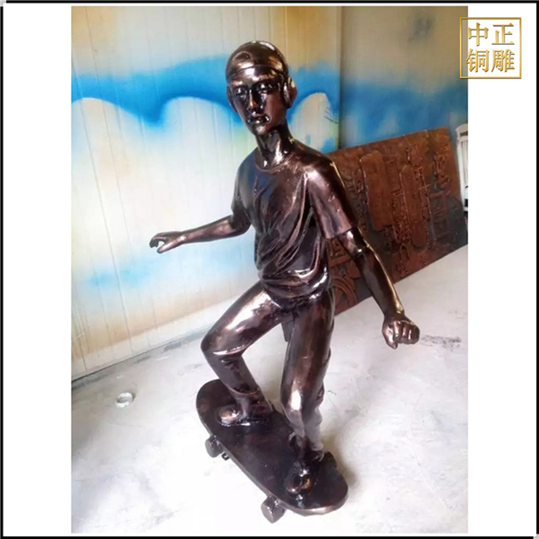 少年滑輪銅雕塑.webp.jpg
