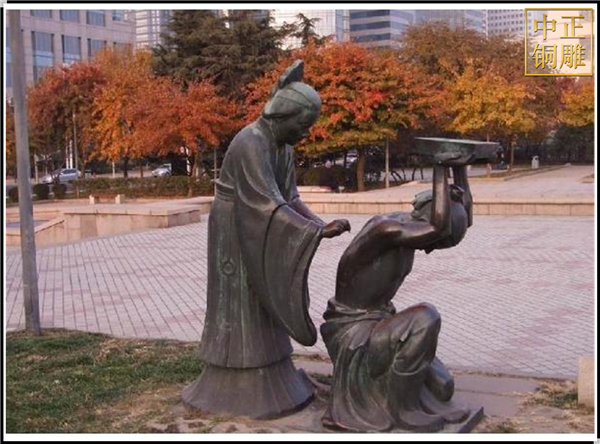 精忠報(bào)國校園雕塑.jpg
