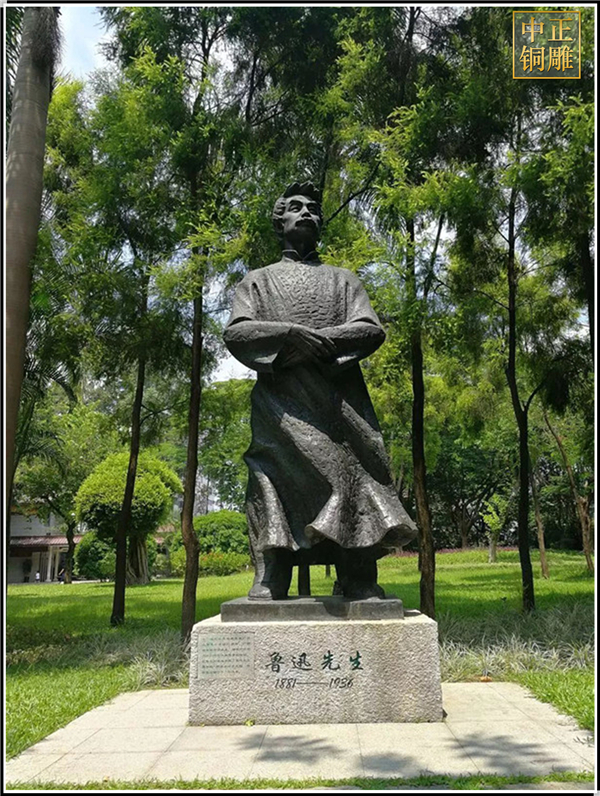 魯迅先生銅雕像.jpg 魯迅先生銅雕像.jpg